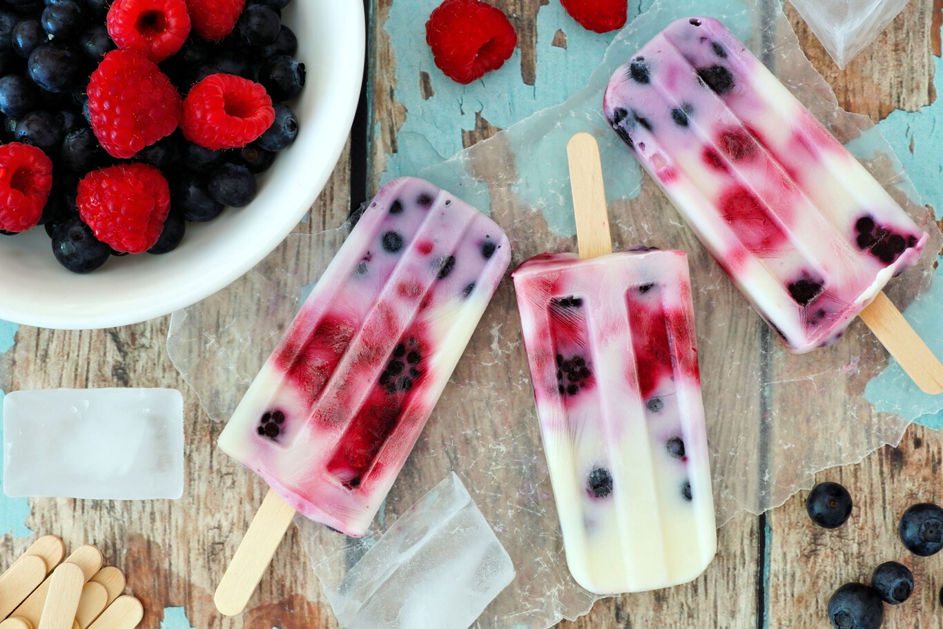 Paletas heladas de yogurt y frutas