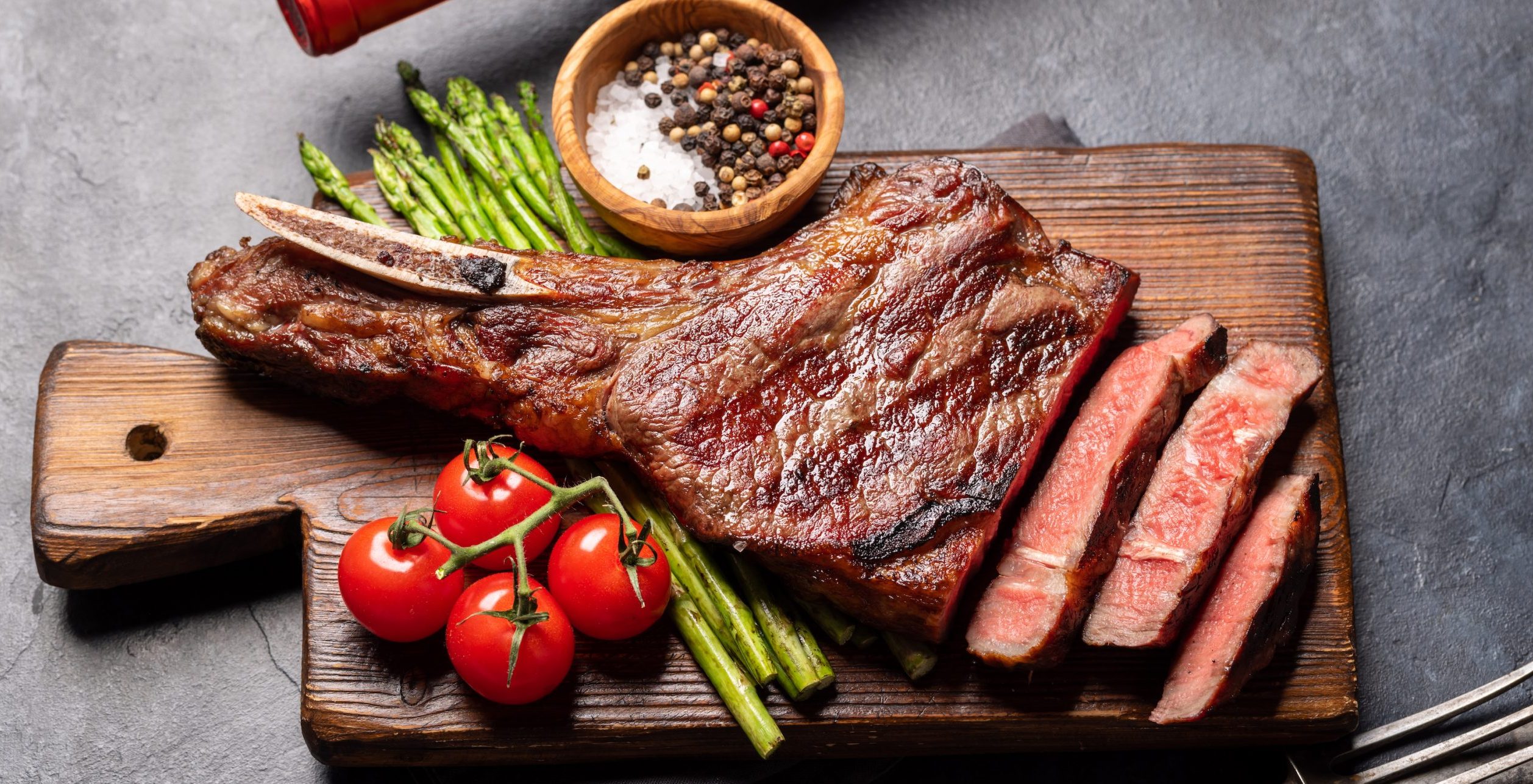 Cómo marinar la carne para asar en una parrillada