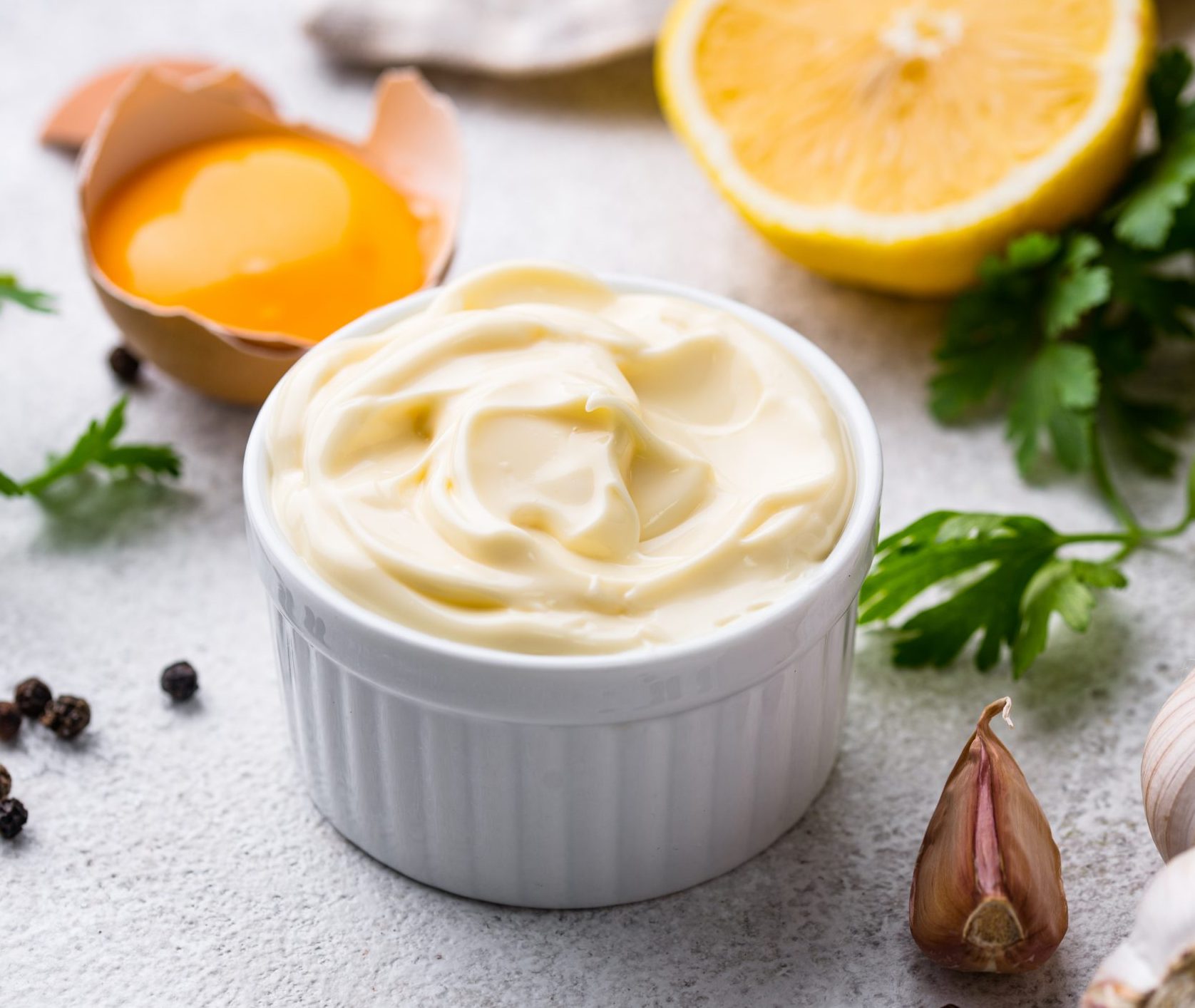 Cómo hacer mayonesa casera y 3 recetas de mayonesa de sabores