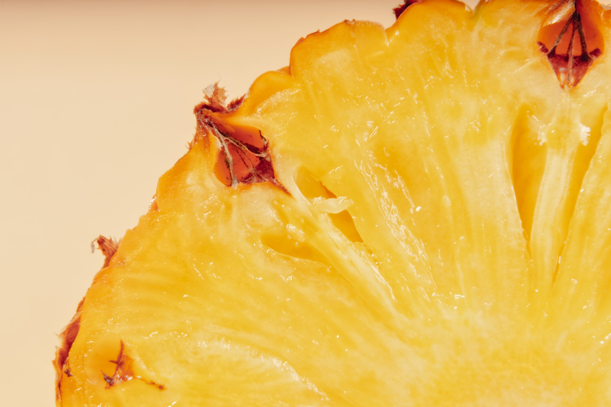 Esta es la razón por la que la piña escalda la lengua