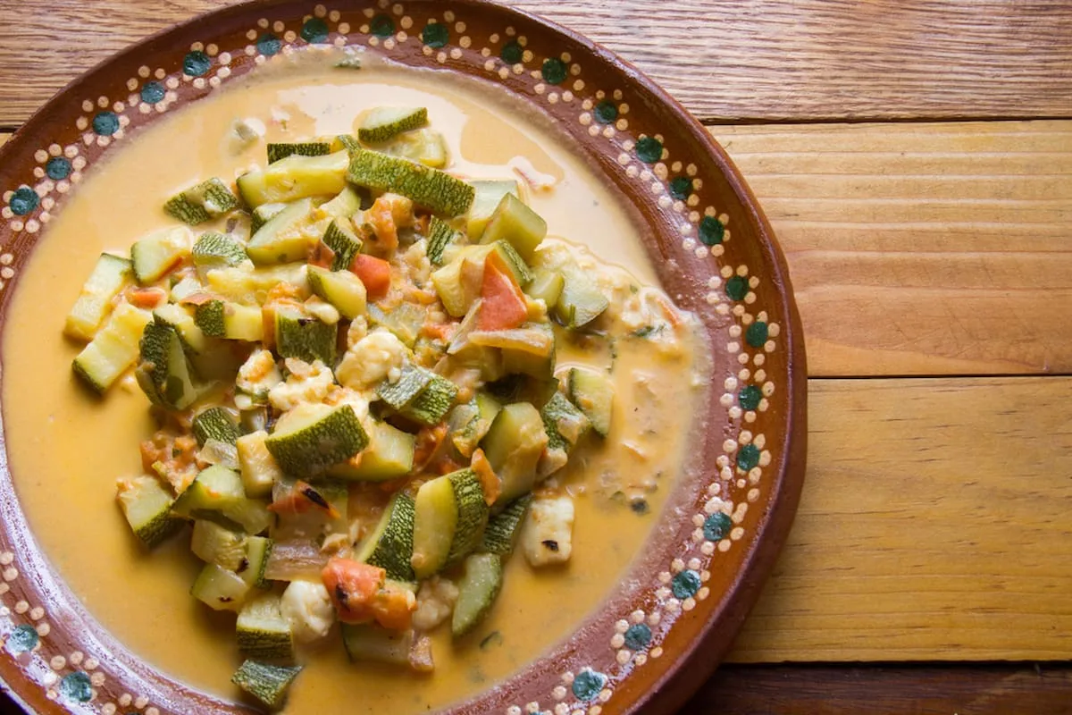 ¿Cómo hacer calabacitas a la mexicana?&#8230; con crema, queso y más ideas