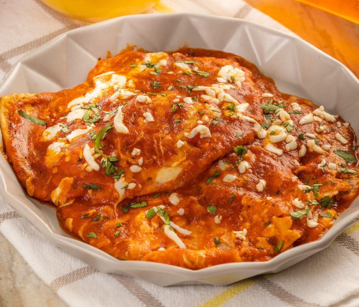 Cómo hacer huevos encobijados, la receta favorita de la investigadora gastronómica Diana Kennedy