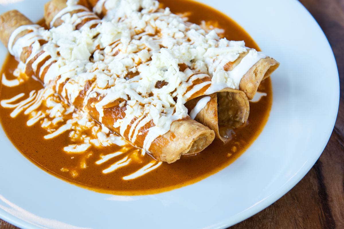 ¿Cuál es la diferencia entre tacos dorados y flautas?