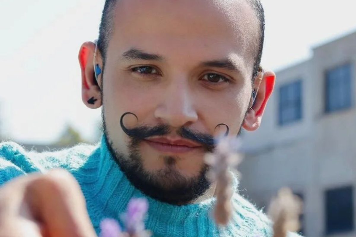 Azgard Aguilera, un talentoso chocolatero y modelo de pasarelas