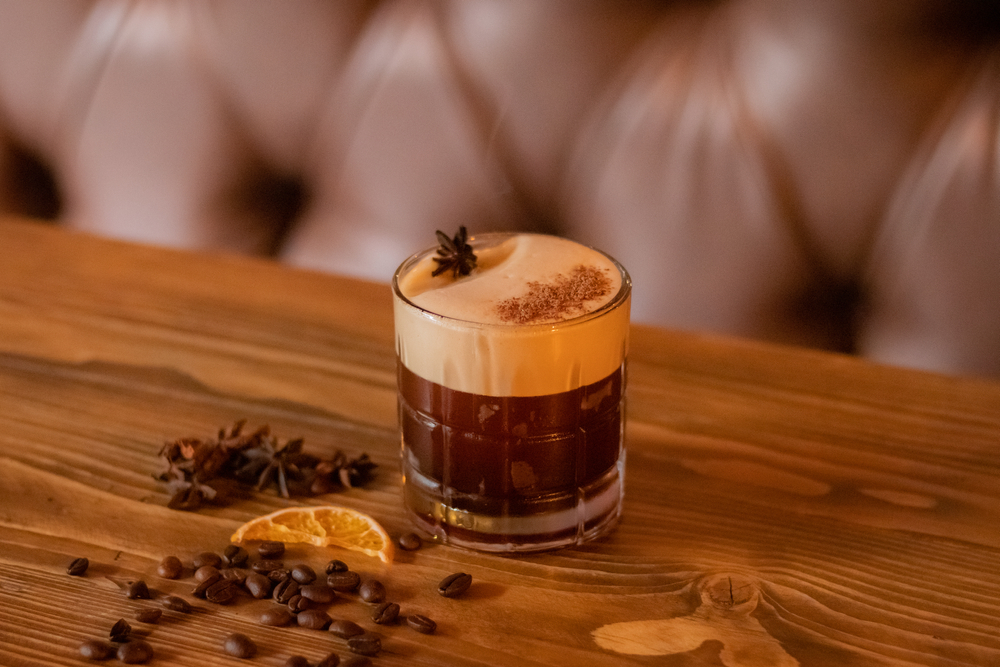 Cómo hacer un carajillo: la guía experta para preparar este coctel