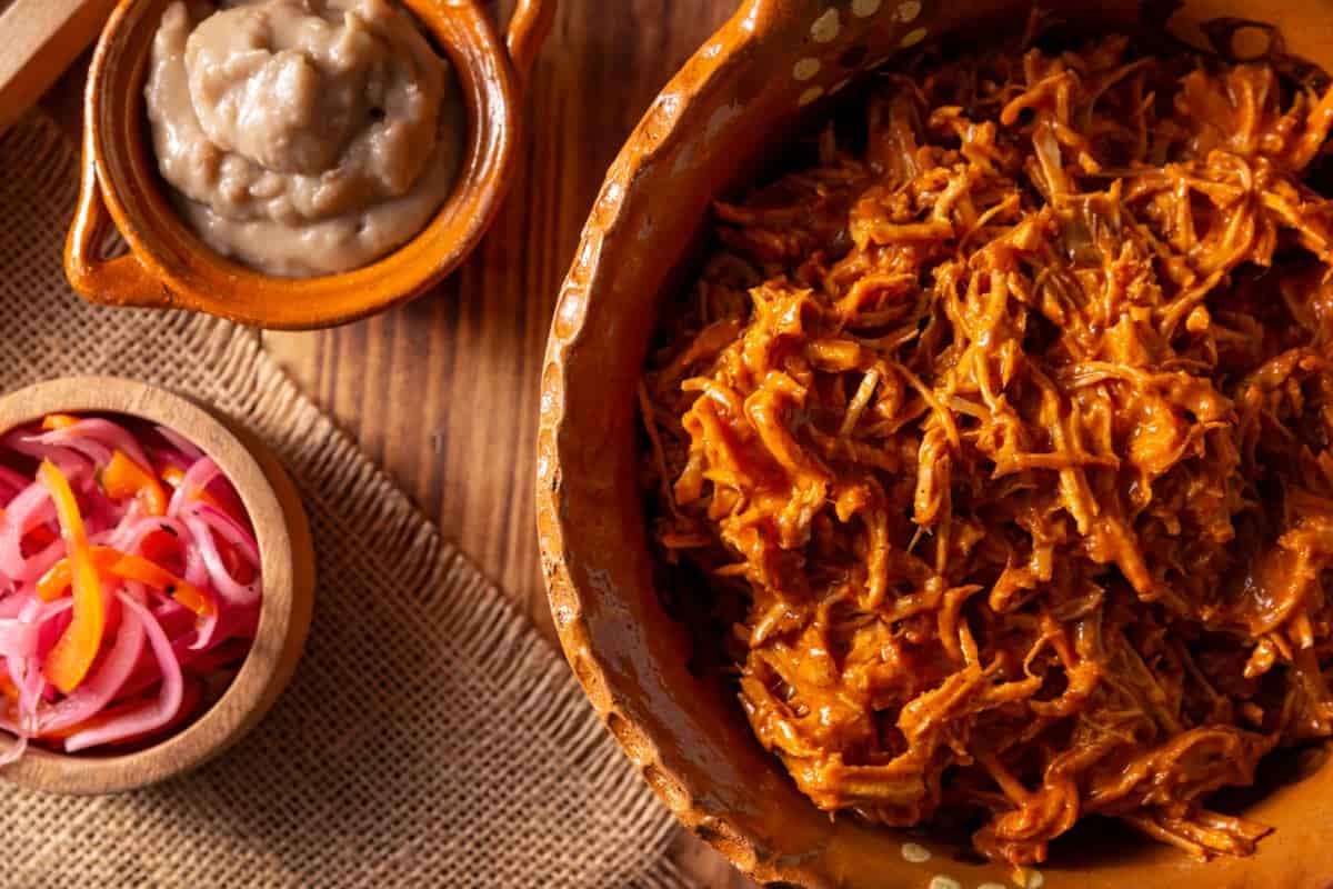 Cómo hacer la tradicional cochinita pibil en estufa, lista para un taquito