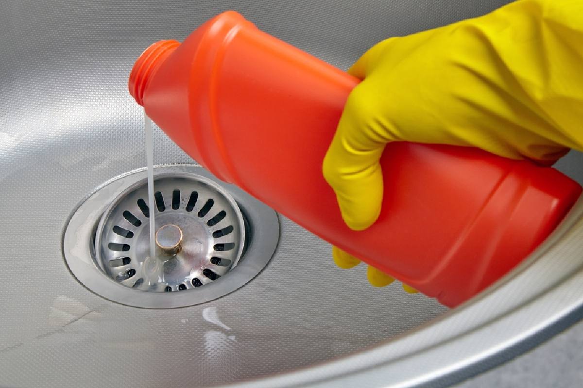 Cómo destapar el fregadero de la cocina en 3 sencillos pasos