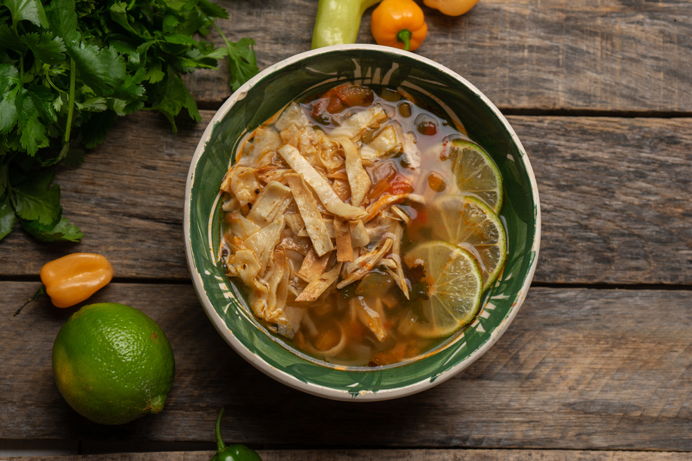 Cómo hacer Sopa de Lima, el caldo más representativo de la gastronomía yucateca