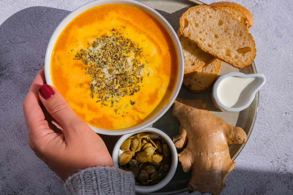 Crema de calabaza, jengibre, cúrcuma y zanahoria: receta sencillísima para fortalecer el sistema inmune