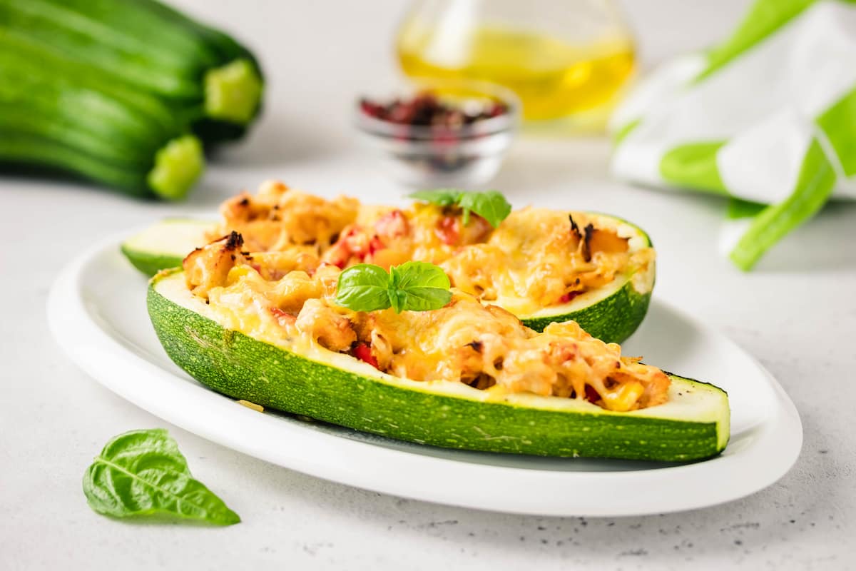 Calabacitas rellenas con arroz y carne molida, una versión fácil y nutritiva