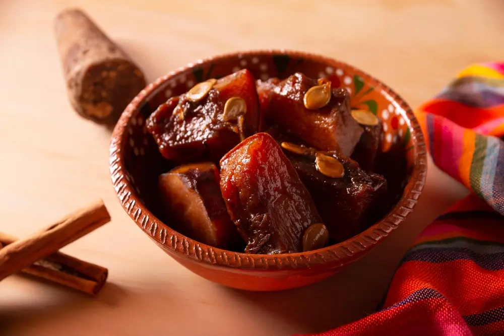 Calabazas en tacha son uno de los platillos mexicanos tradicionales de octubre