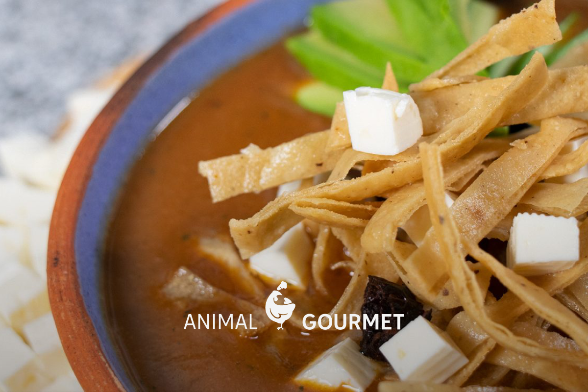 Sopa de frijol con tortilla: la receta infalible más 2 variantes de pilón