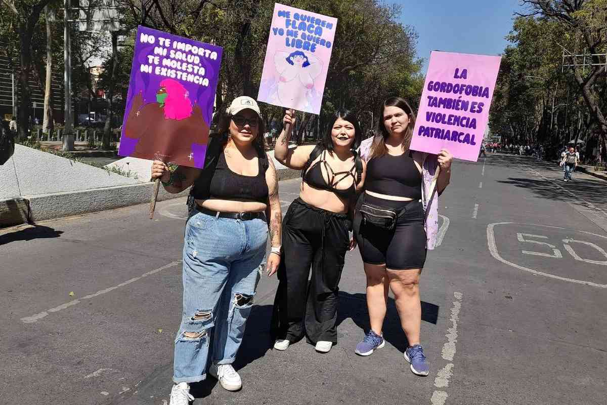 Ana Pau Molina estuve presente en la marcha del 8M para alzar la voz por la violencia patriarcal que desencadena mucho problemas de salud entre ellos los TCA.