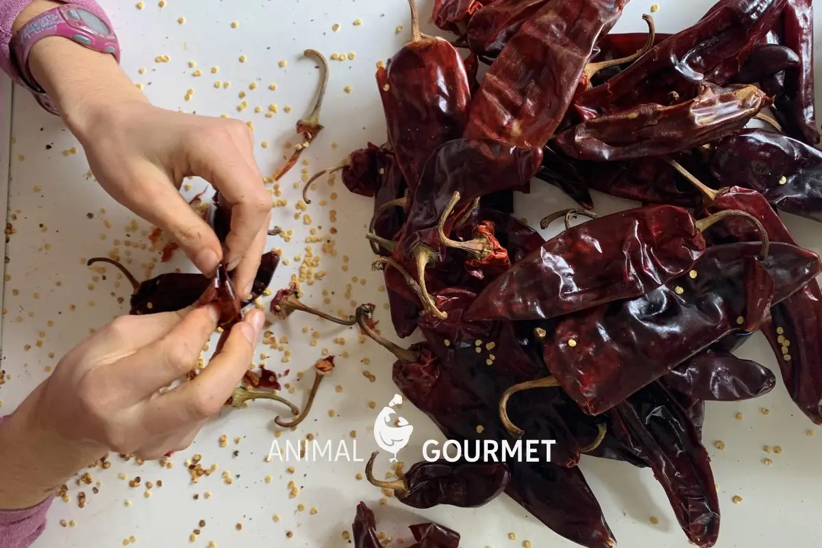 Tips expertos: cómo desvenar los chiles (sin sufrir y con freidora de aire)