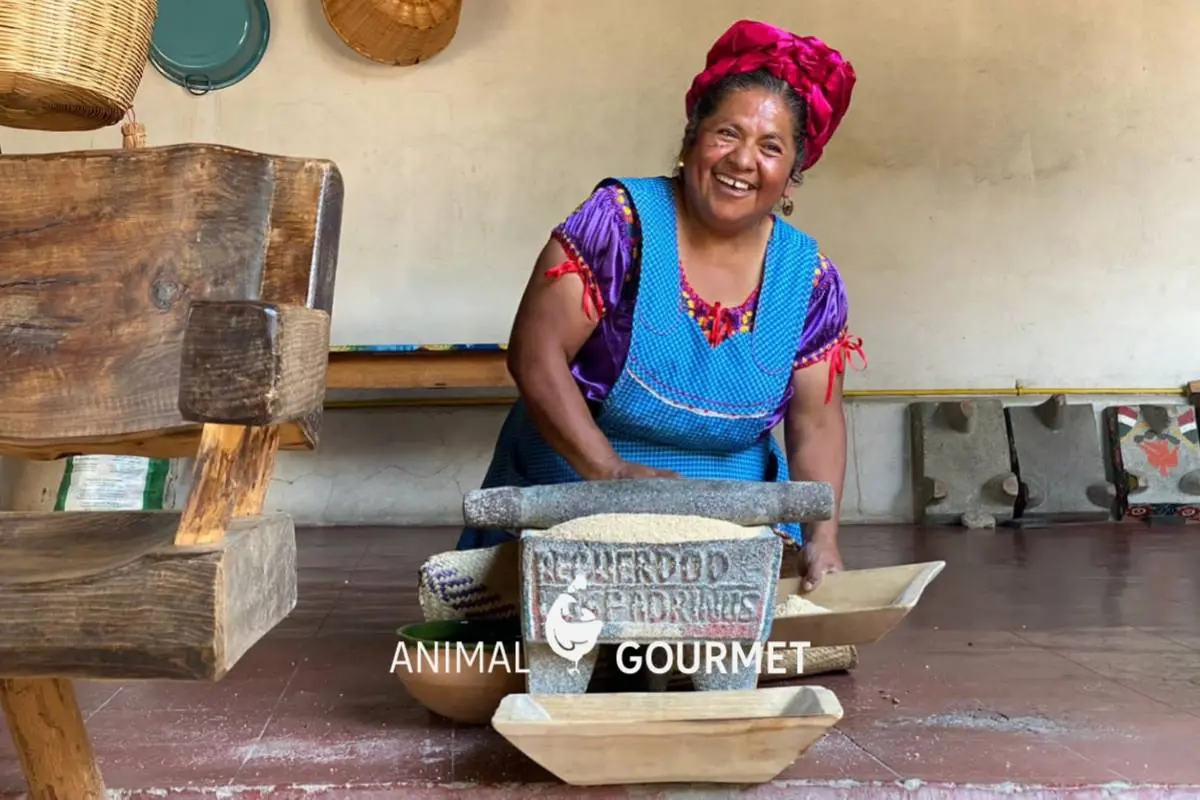 Abigail Mendoza, cocinera tradicional zapoteca, recibe el Premio Nacional de Artes y Literatura 2022