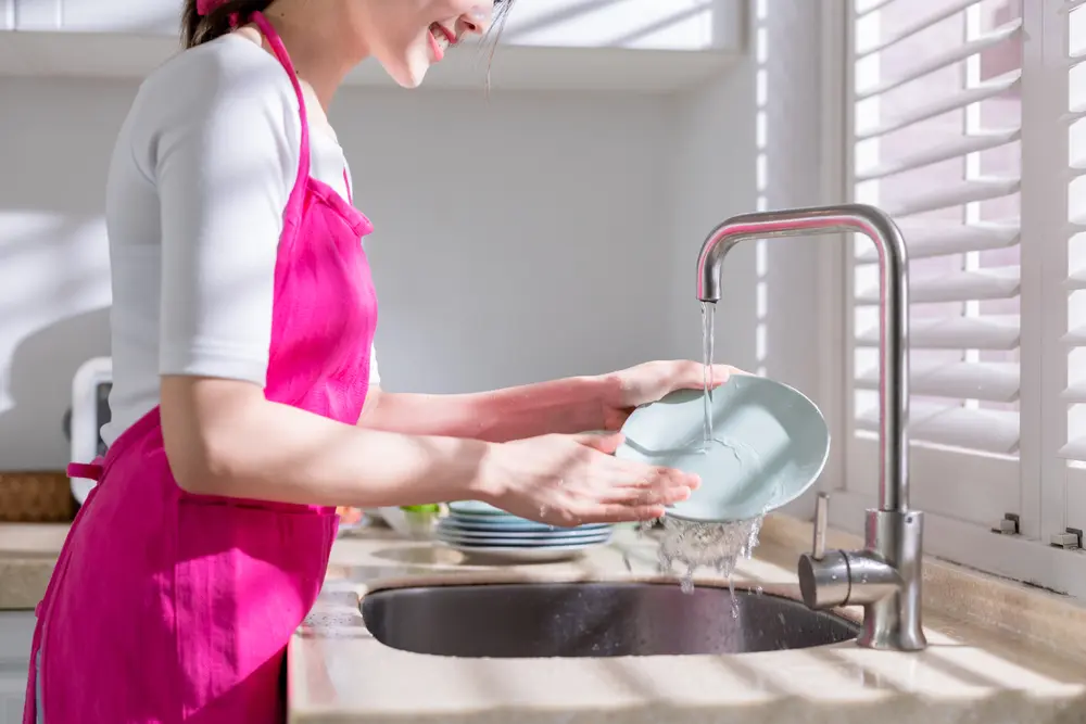 Cómo quitar el olor a huevo de los trastes: todo lo que debes hacer y evitar