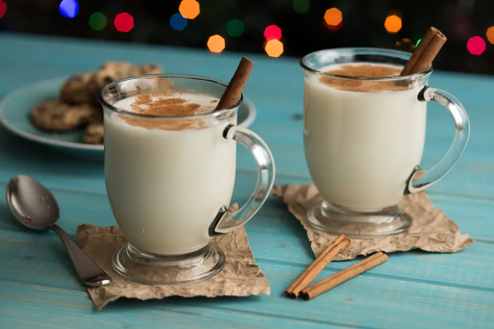 Cómo hacer Atole de rompope: cremocito, dulce ¡y muy navideño!