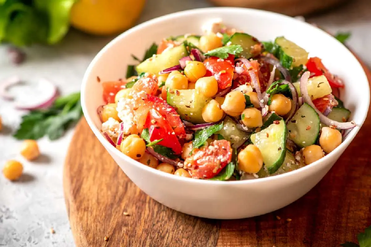 3 ensaladas navideñas saladas para acompañar el pavo