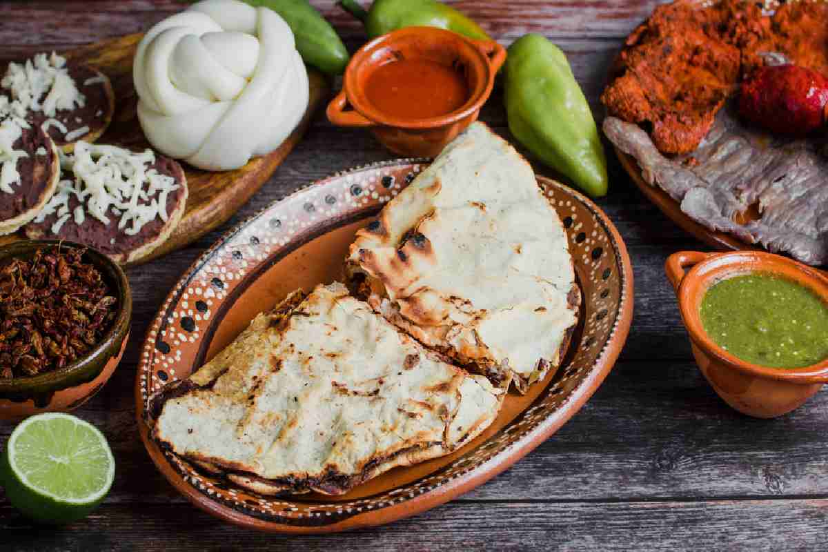 El quesillo y la tlayuda son declarados Patrimonio Gastronómico de Oaxaca