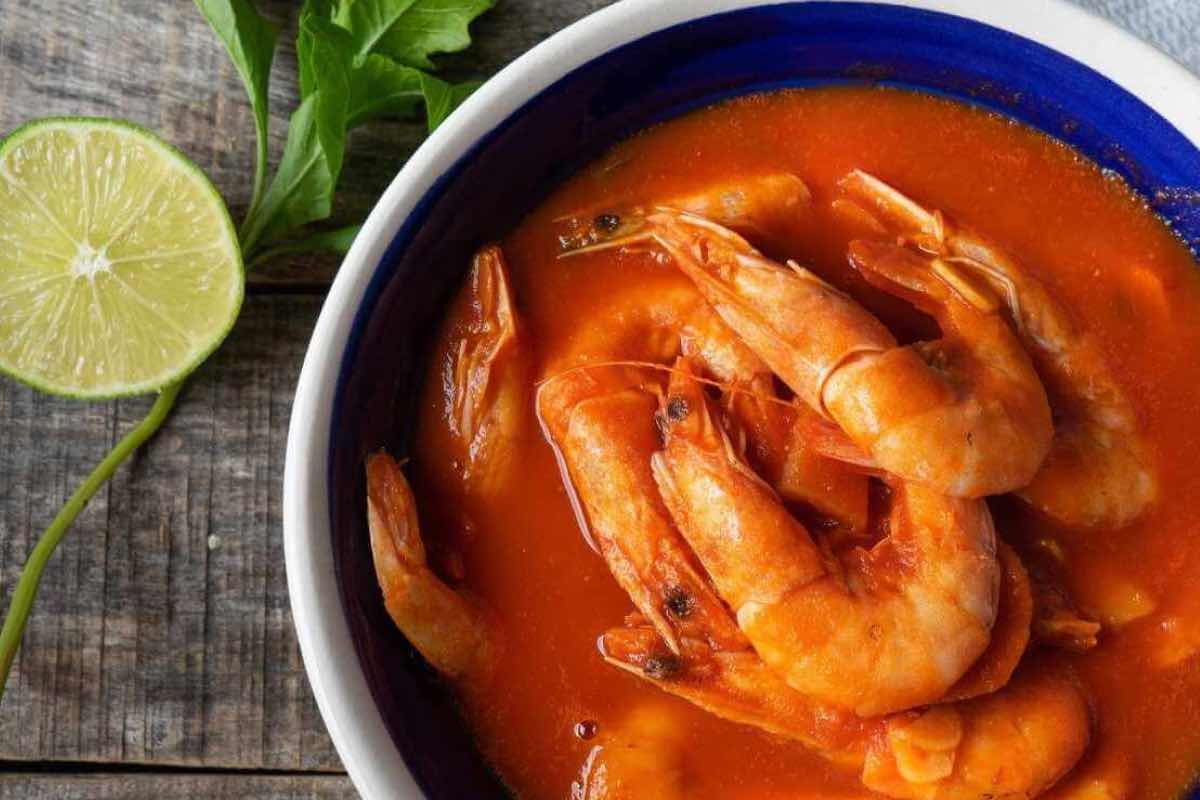 Cómo hacer caldo de camarón picosito y delicioso. Receta fácil