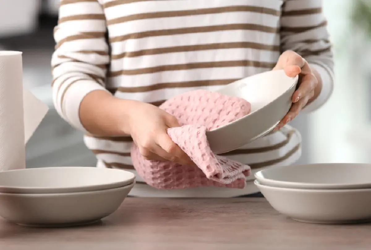 Con este remedio casero podrás quitarle el mal olor a los trapos de cocina