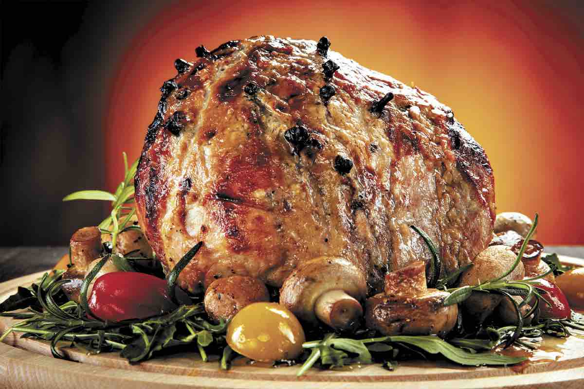 Pierna ahumada de cerdo glaseada, la receta festiva por excelencia