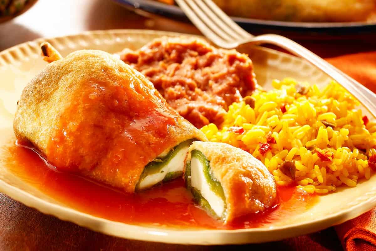 2 Recetas sobre cómo hacer chiles rellenos fácil y rápido