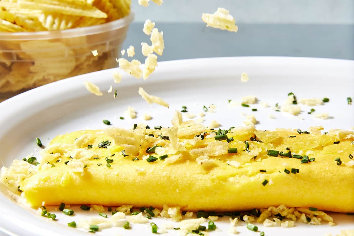 Cómo hacer un omelette esponjoso y cremoso, al estilo de The Bear