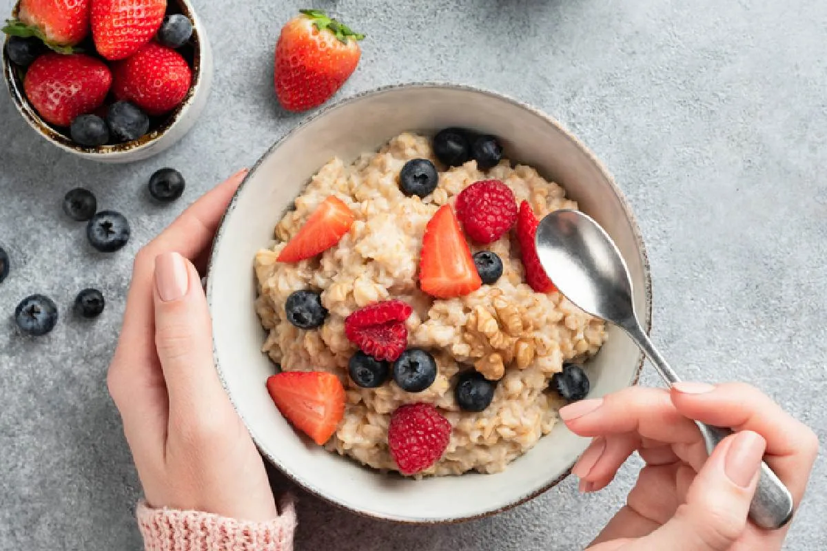 Cómo preparar avena para el desayuno: más allá de la avena con leche