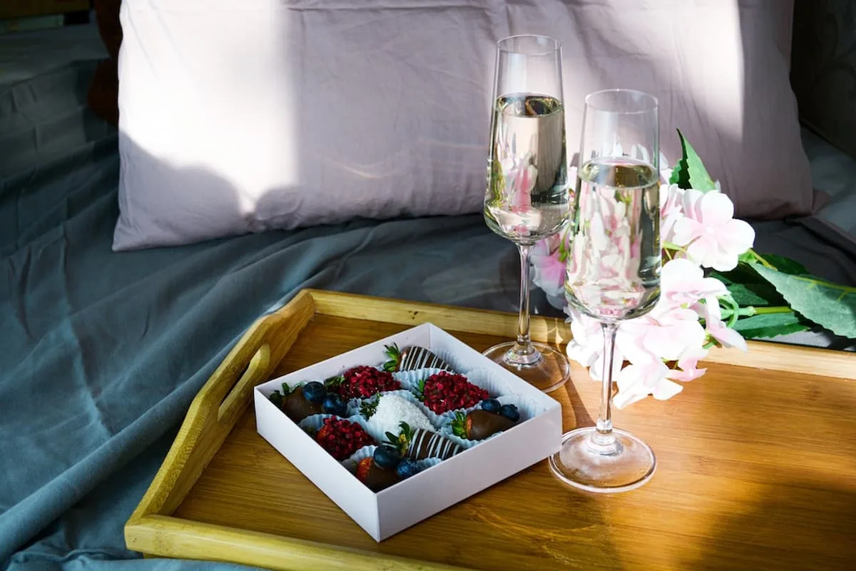 Cómo hacer fresas cubiertas con chocolate. Justo a tiempo para San Valentín