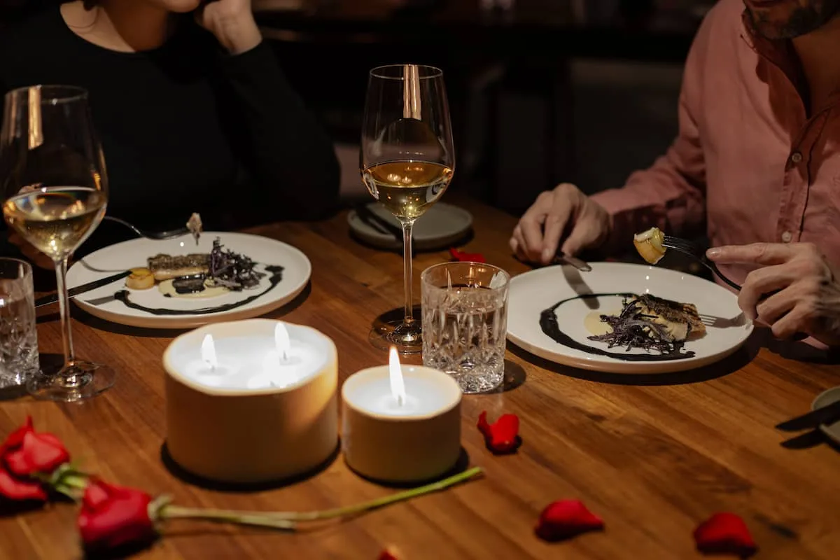 5 restaurantes románticos para celebrar San Valentín (con vino y cena especial)