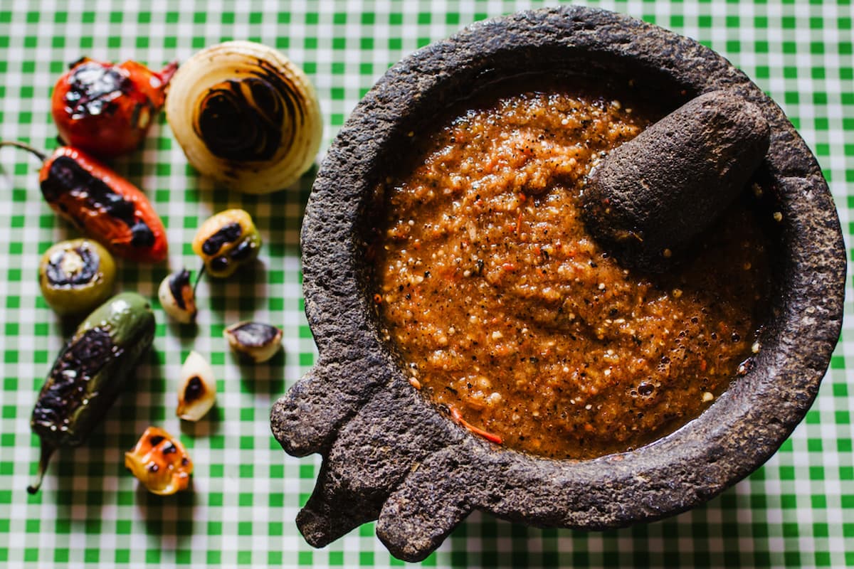 Cómo hacer salsa tatemada: el arte de preparar una de las salsas más mexicanas