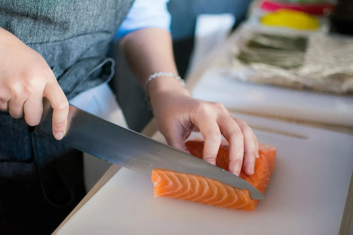 Cómo eliminar el olor de pescado en la cocina (5 trucos infalibles)