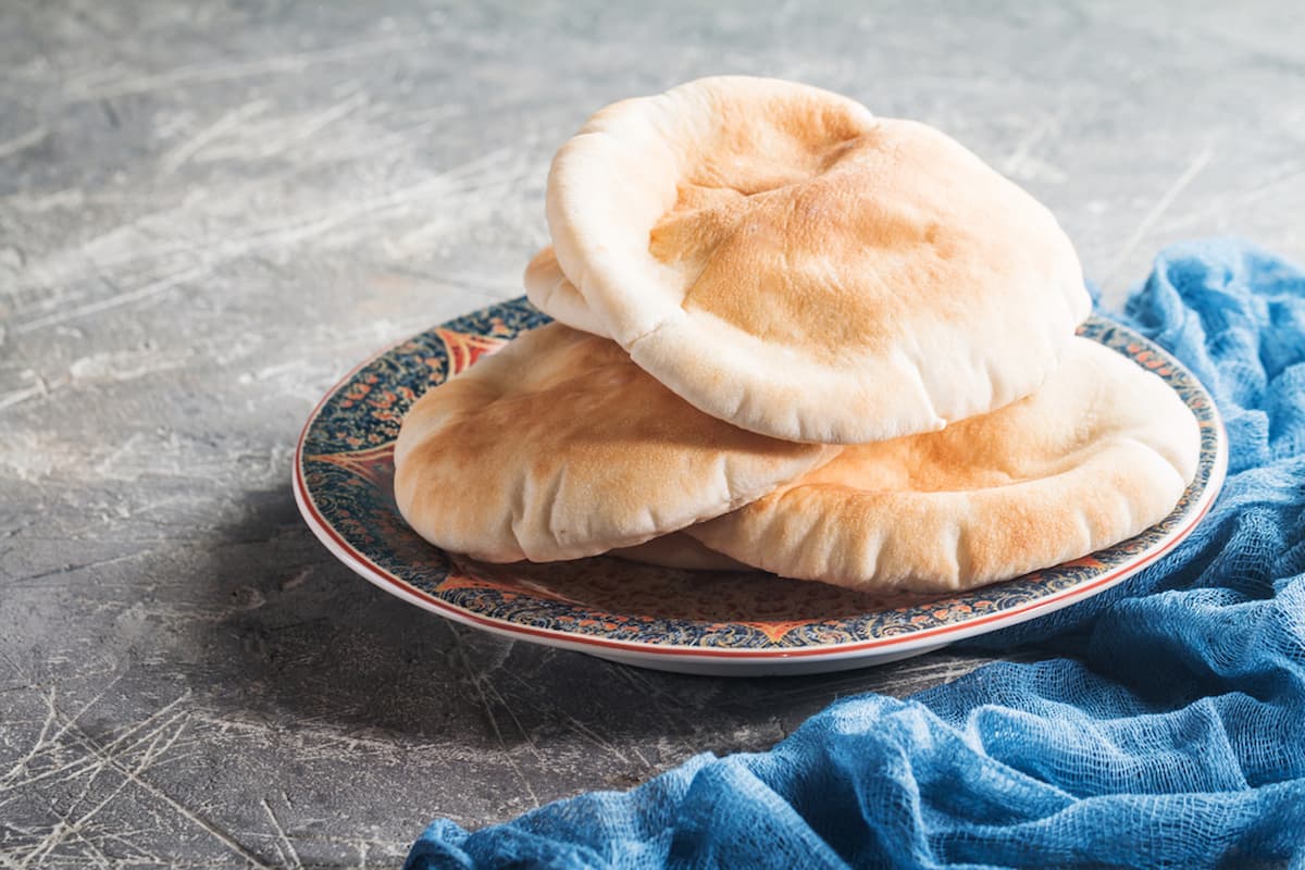 Cómo hacer pan pita casero. Una delicia del mundo árabe que queremos comer todos los días