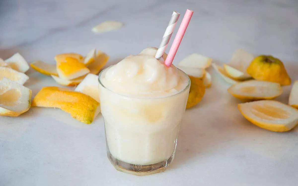 Prepara un refrescante raspado con estas 3 recetas de jarabe de frutas 