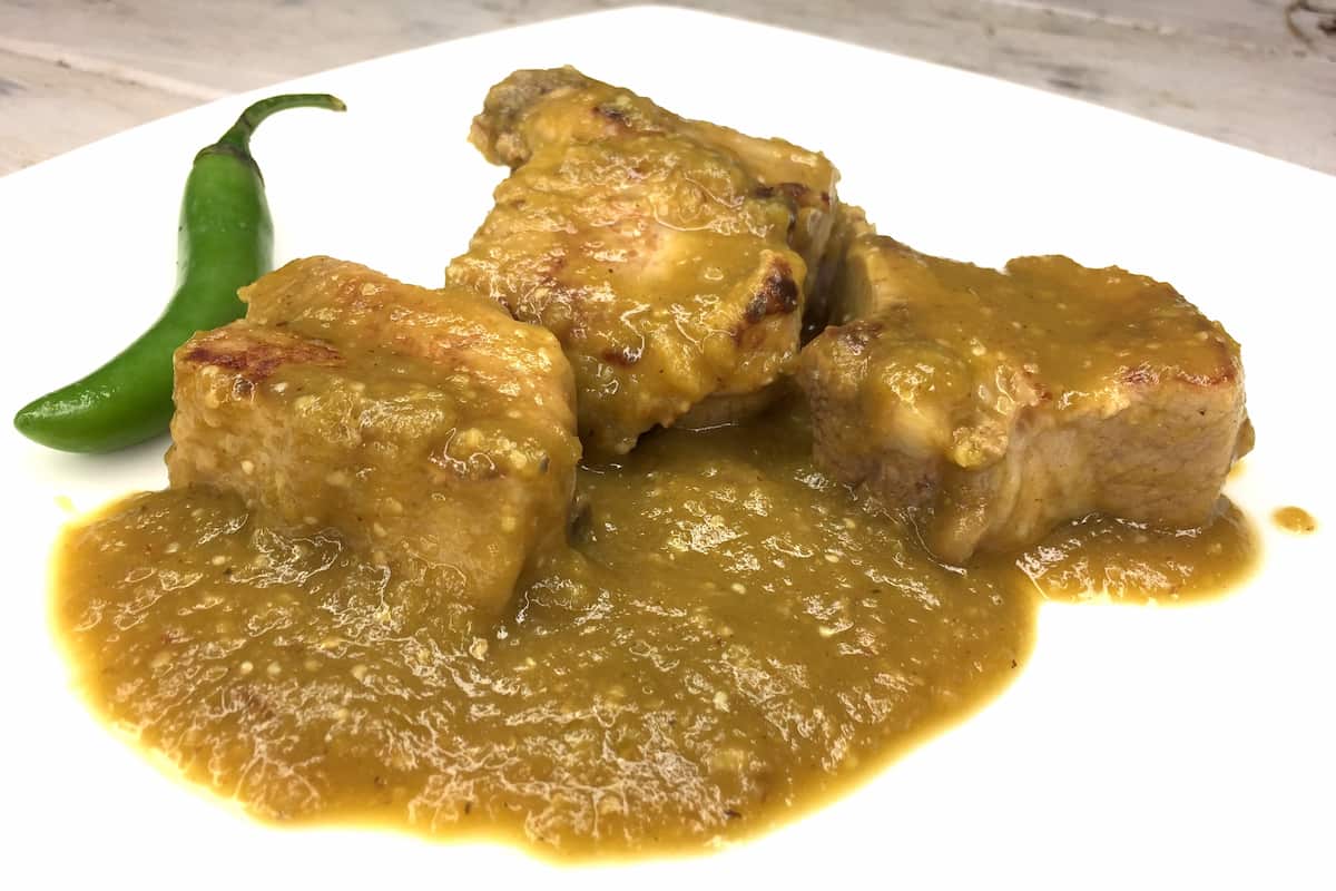 cómo hacer costillas de cerdo en salsa verde