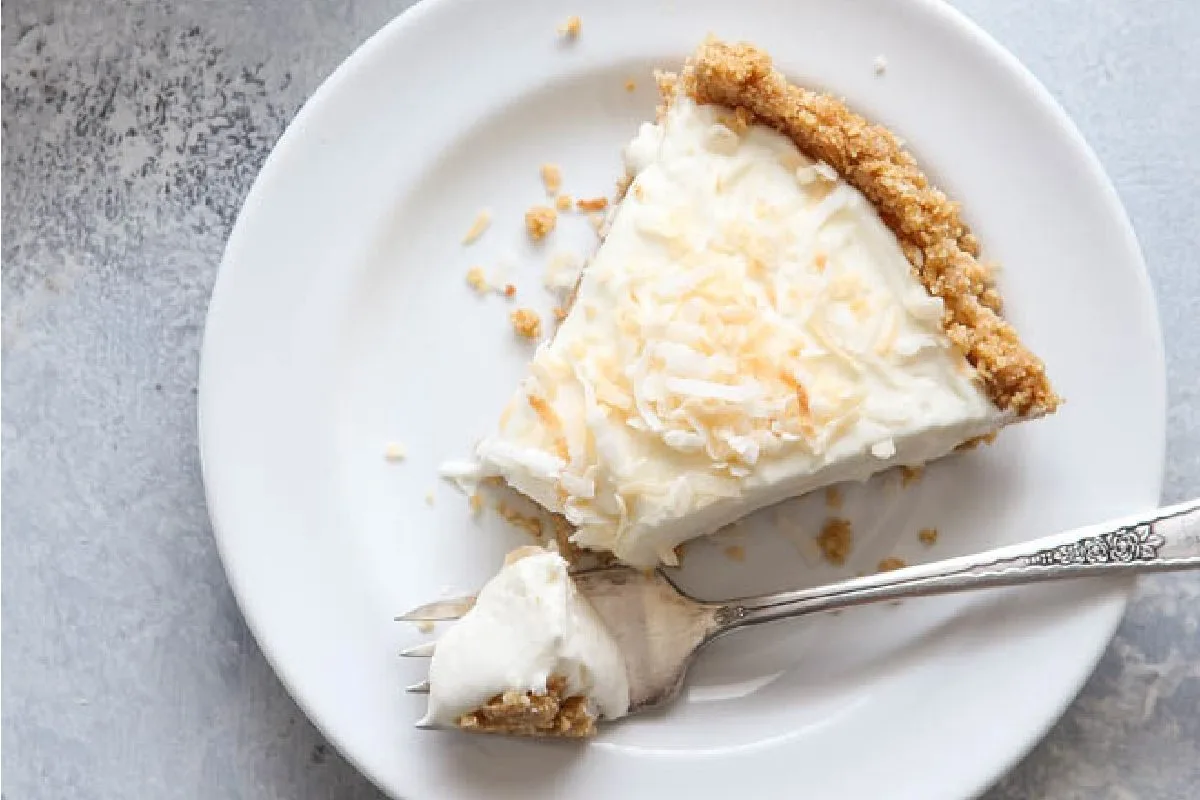 Pay frío de coco y chocolate blanco ¡sin horno! (el postre más sencillo y rico que puedes preparar)