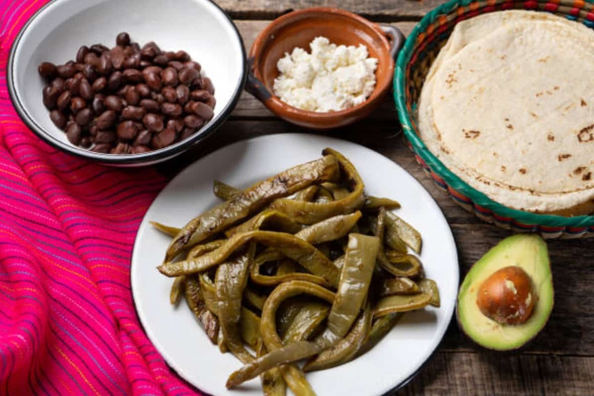 Nopales con papa la receta perfecta por sus beneficios