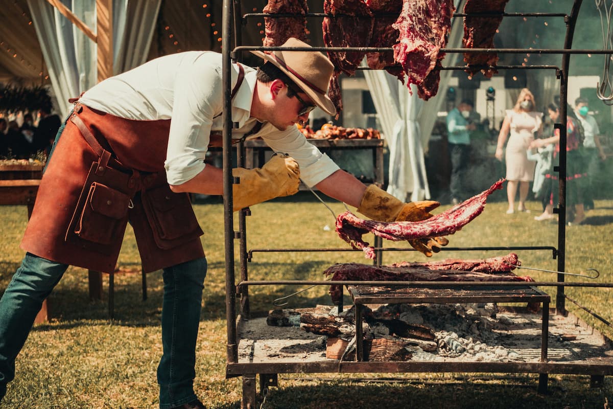 ¿Se va a hacer o no se va a hacer la carnita asada? El festival de los expertos
