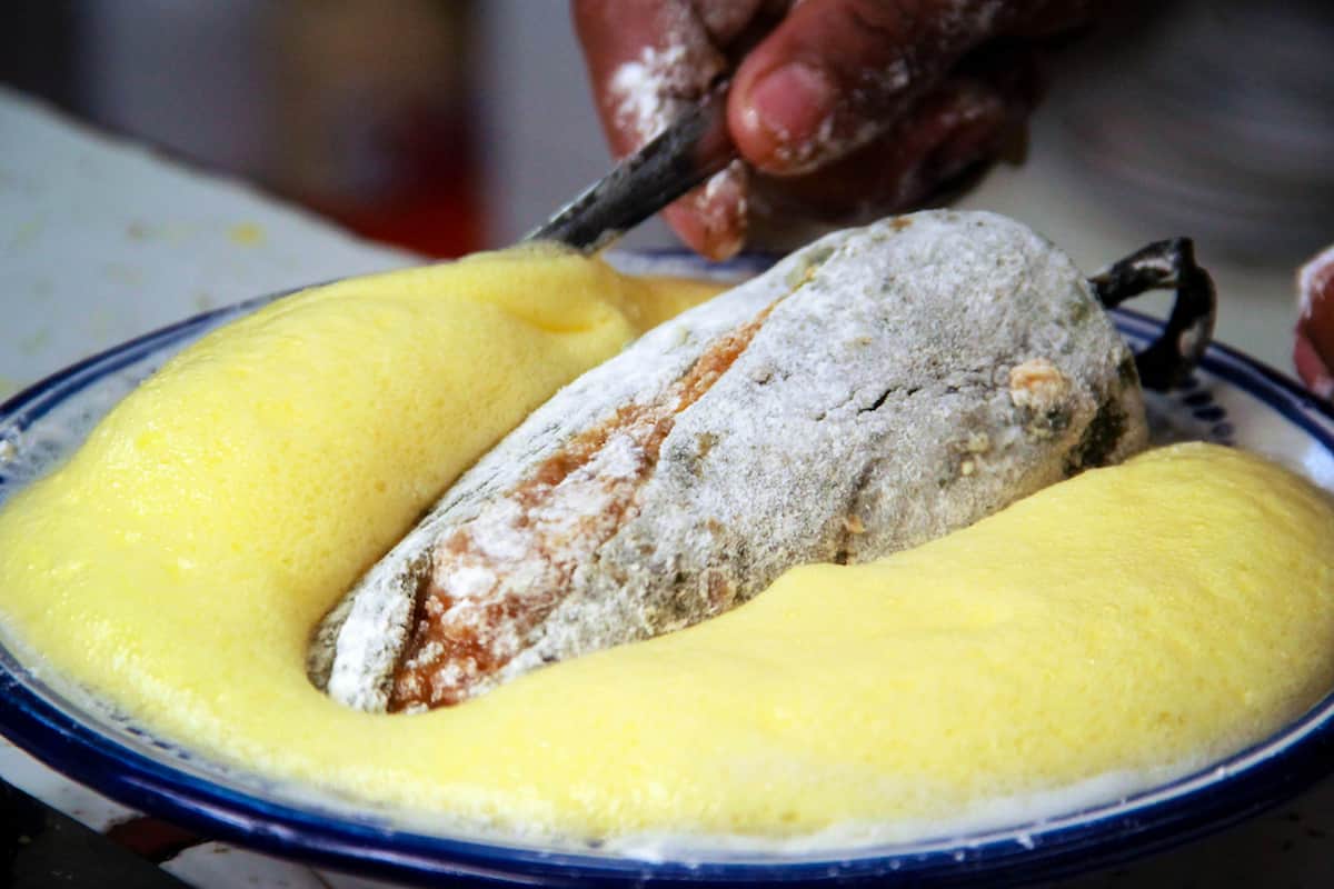 3 trucos para capear chiles rellenos a la perfección (como los de mamá)