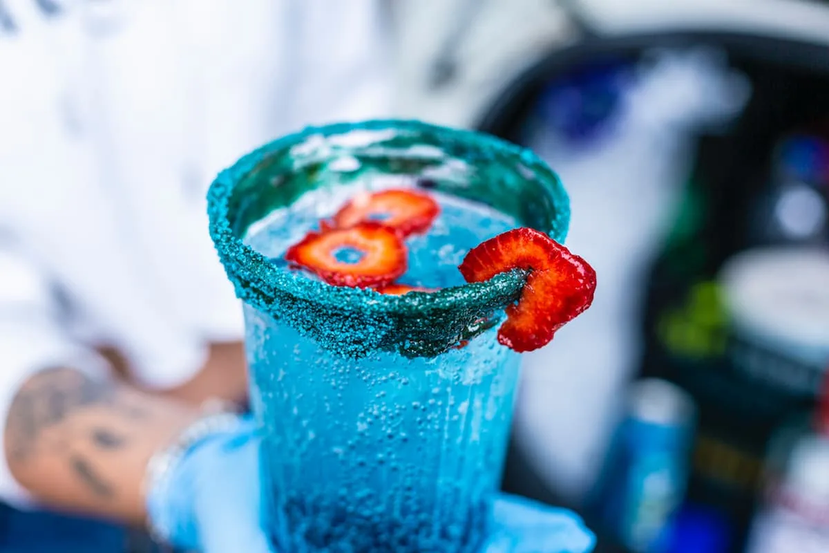 Cómo preparar azulitos de 2 litros, la bebida chilanga que te hará ver pitufos 