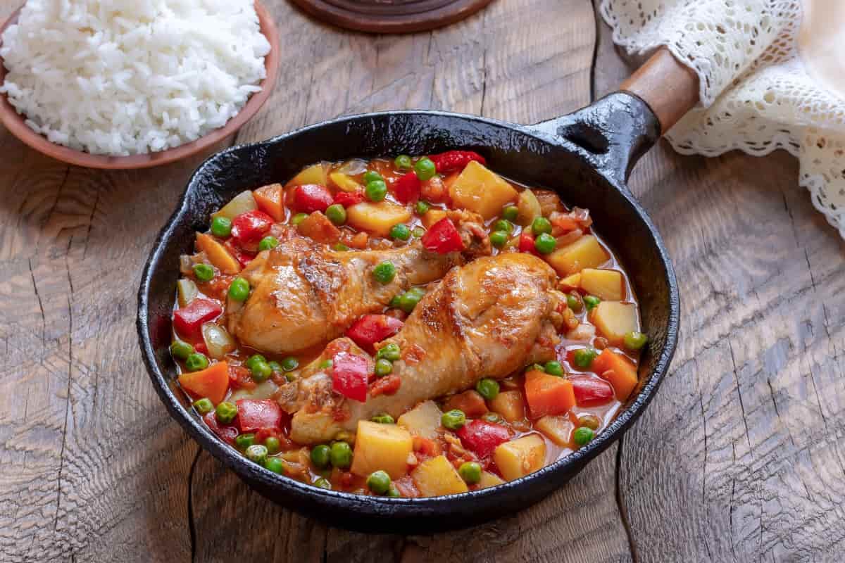 Pollo a la jardinera: el guiso de pollo clásico por excelencia