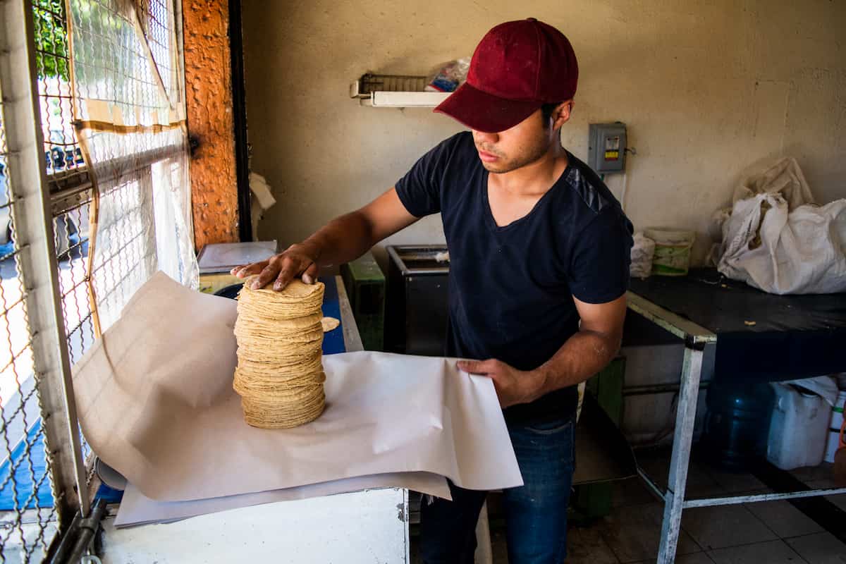 Ya puedes hacer pagos electrónicos en tortillerías de CDMX ¿Dónde va la cola?