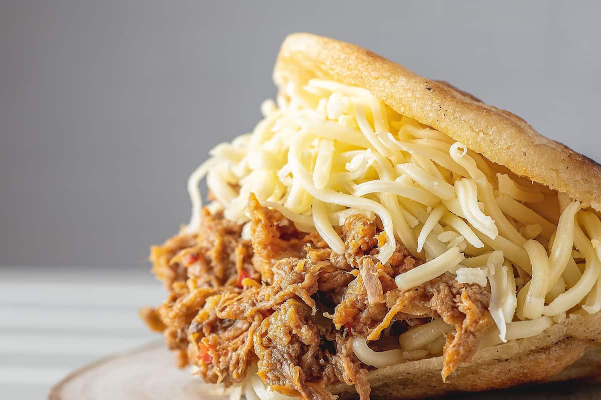 Chocolate con queso, arepas, tamales y más, los clásicos de desayuno colombiano