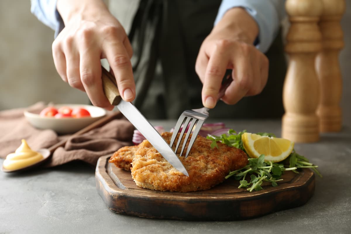 La milanesa de pollo perfecta, descubre los consejos para dejarla muy crujiente 