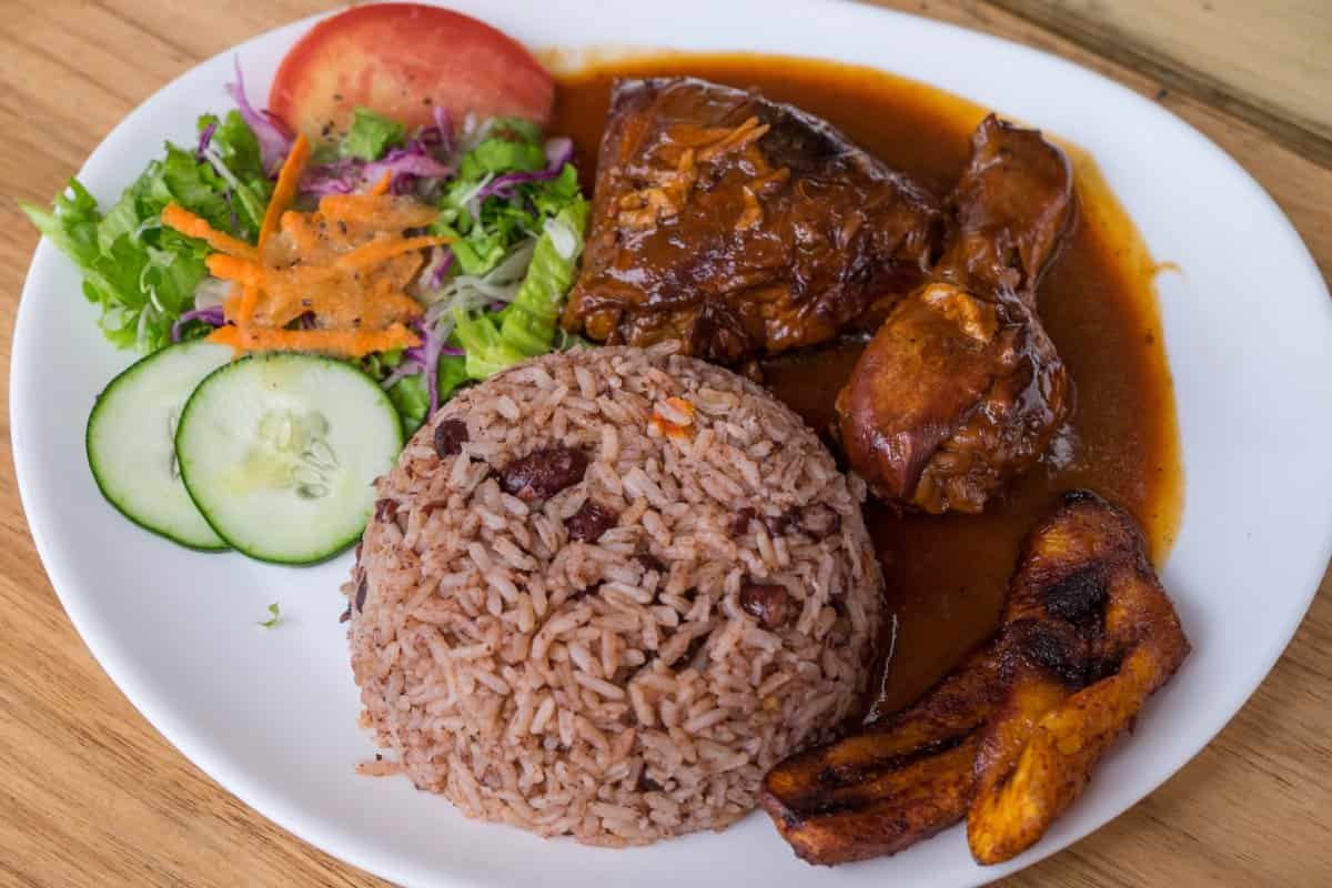 Pollo caribeño cremoso: Una receta sencilla para preparar en casa