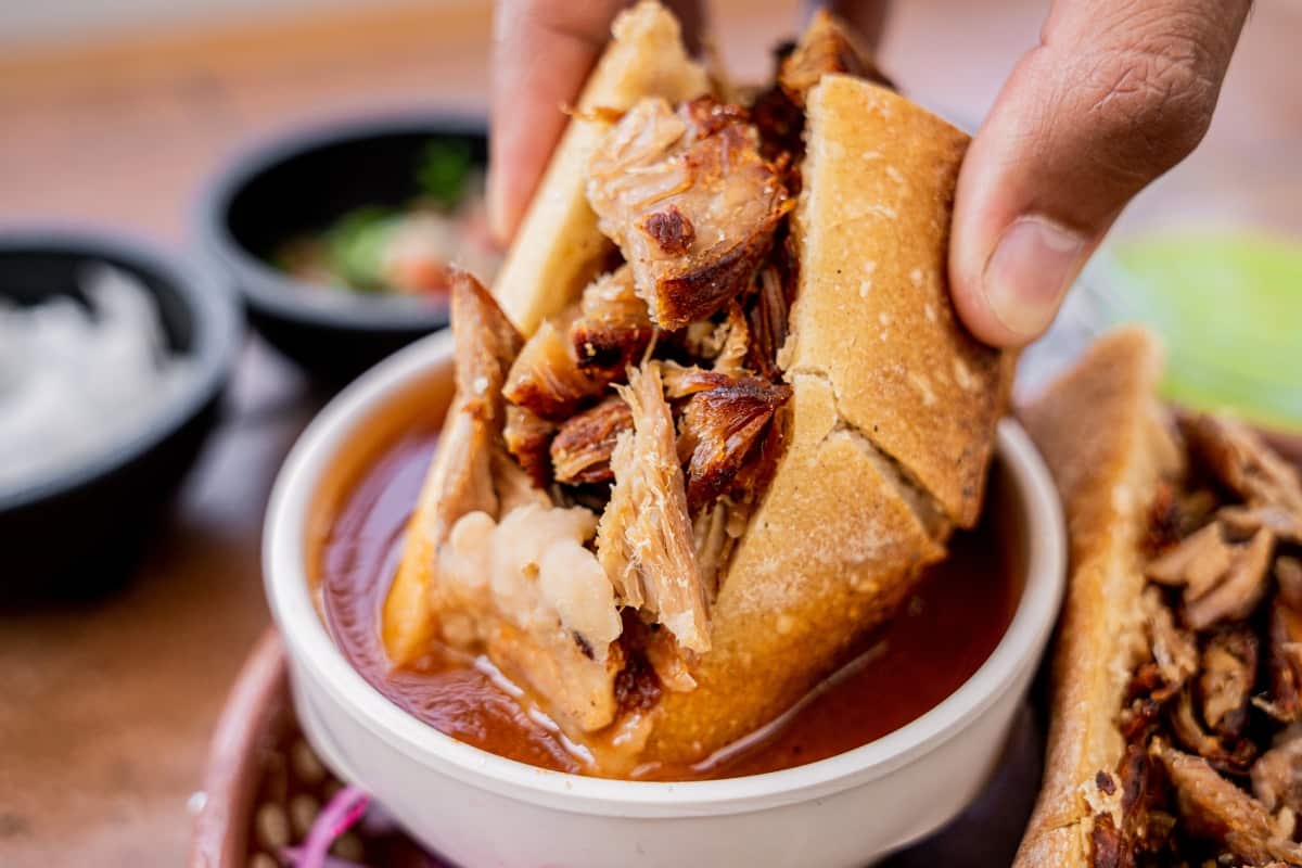 Cómo hacer salsa para tortas ahogadas estilo Jalisco