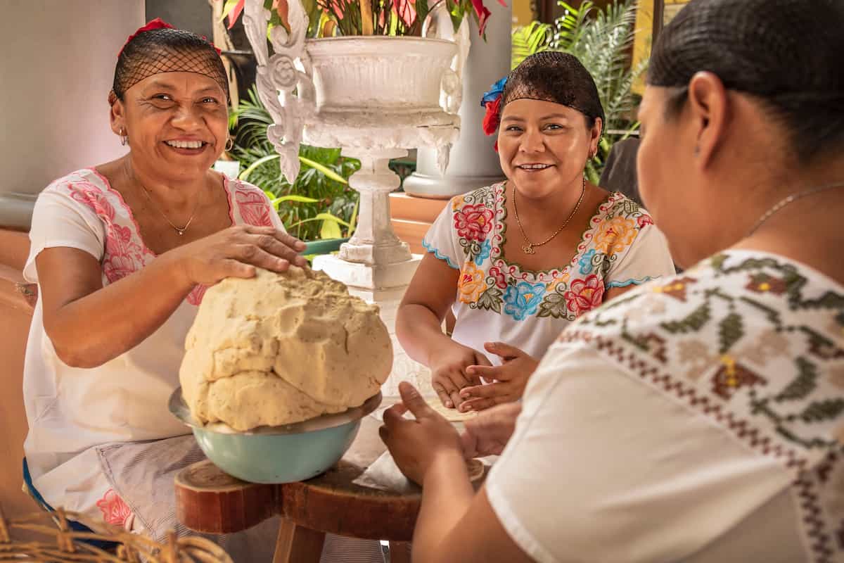 Cocineras tradicionales son finalistas en concurso con platillos de Hidalgo y Puebla