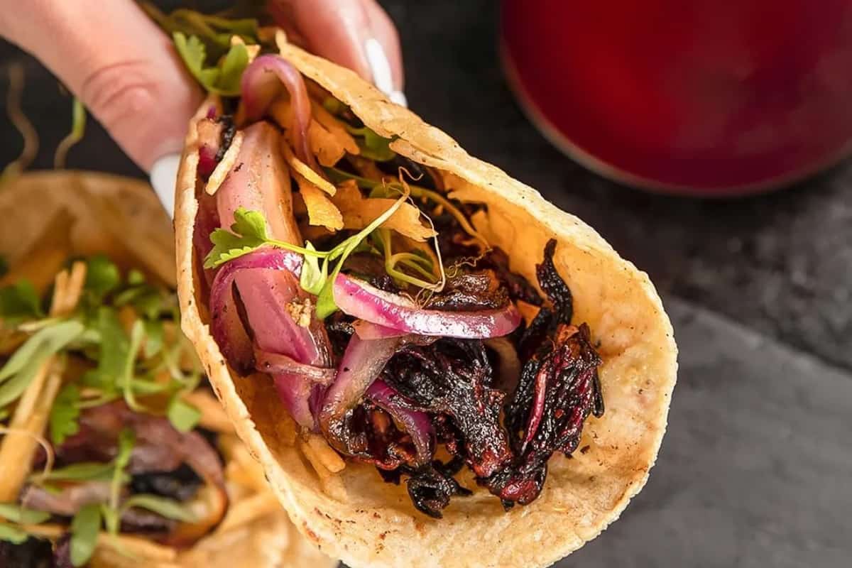 El mundo de los tacos: prepara estos ricos tacos de jamaica con camarones