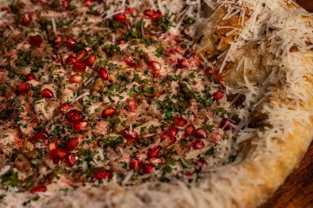 Restaurante en CDMX sirve pizza de nogada durante esta temporada